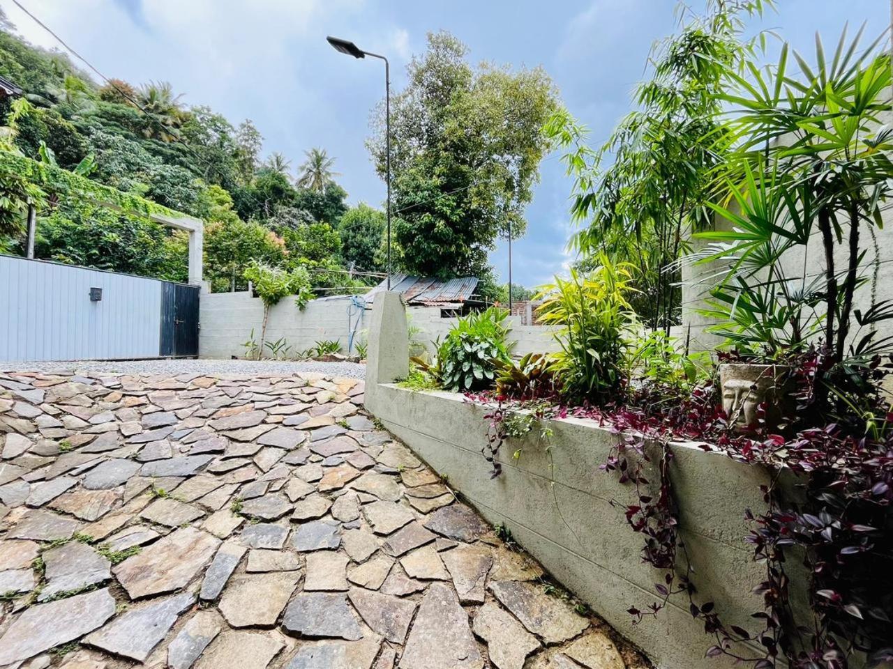 The Traveller Kandy Exterior foto